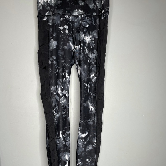 Lululemon Rise and Flow Pant - Size 8 - Picture 5 of 10
